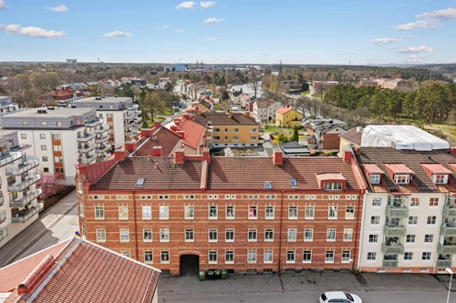 Centralt men lugnt läge!