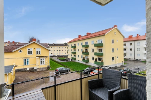 Trevlig balkong under soliga dagar, med fritt läge!