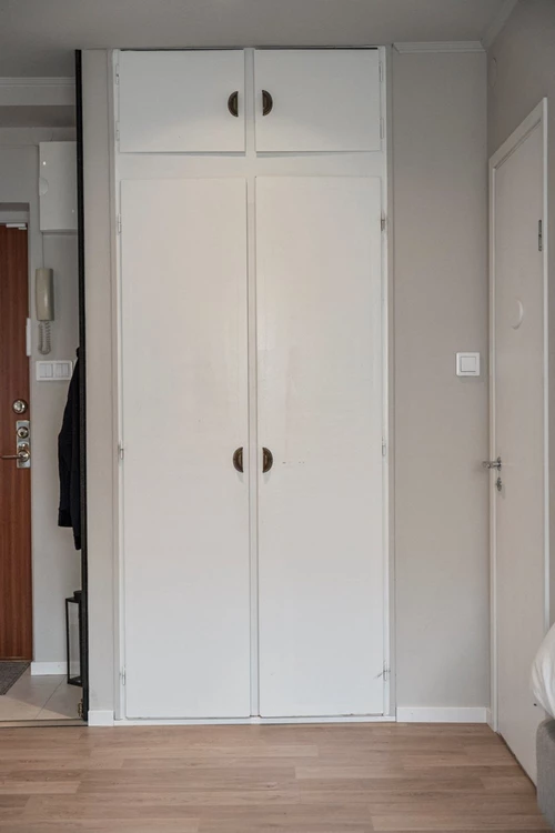 Inbyggda garderober.