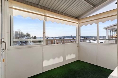 Inglasad balkong i högt läge!