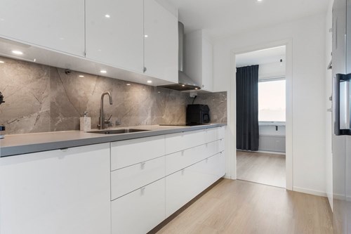 Modernt kök (IKEA) i stilrena materialval som renoverats 2025!