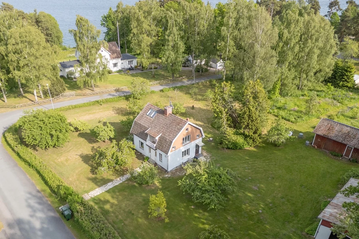 Hallonstigen 10