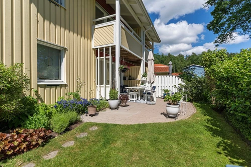 Uteplats samt balkong!