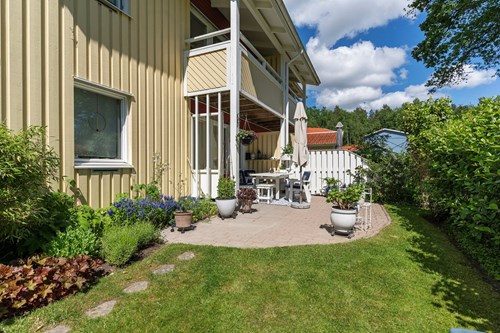 Uteplats samt balkong!